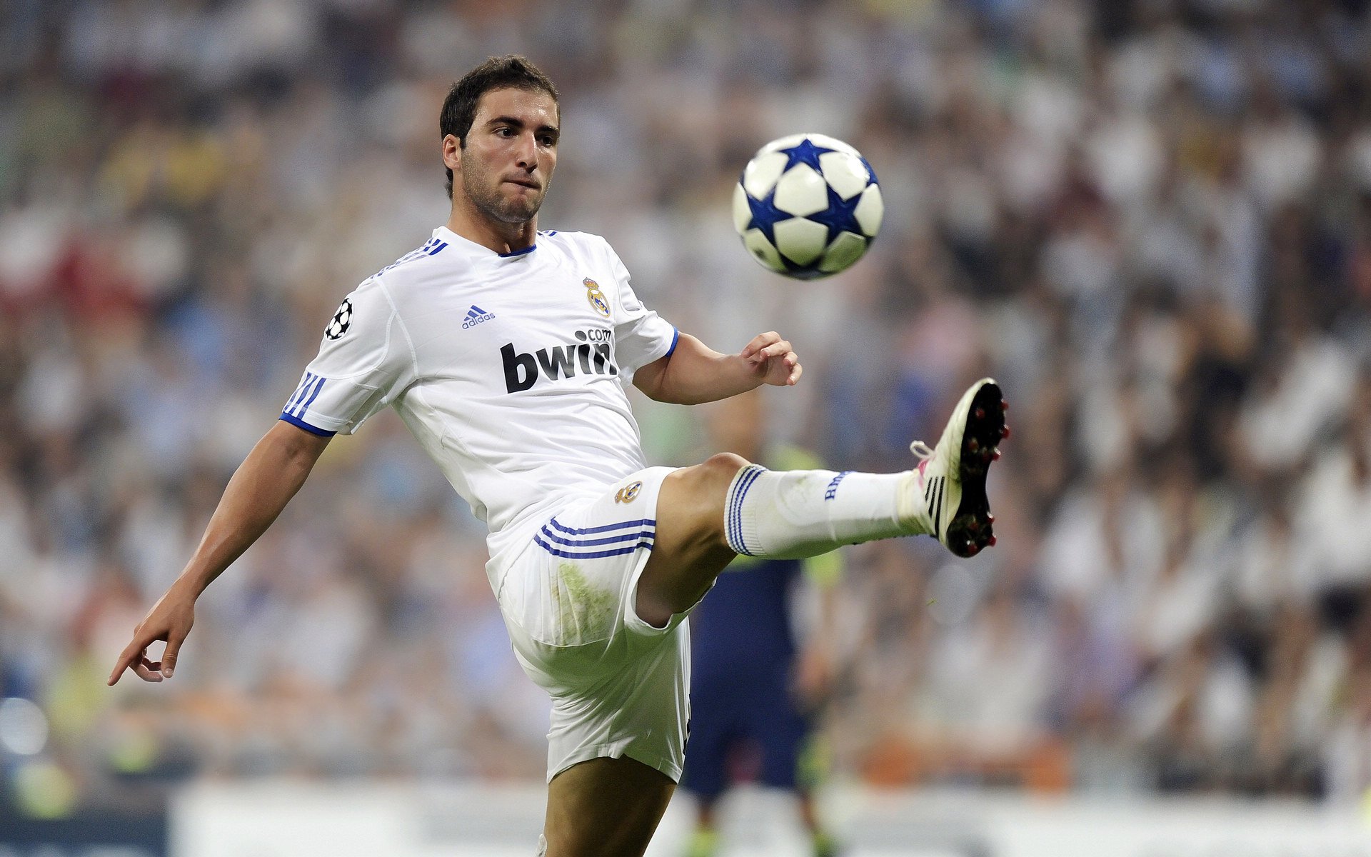 拜仁二线进攻层次丰富，后插积极，拜仁二队能对上一队吗